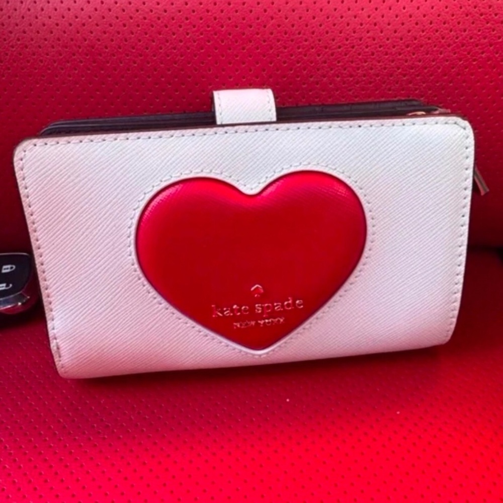 KATE SPADE MADISON PUFFY HEART MEDIUM. NWT